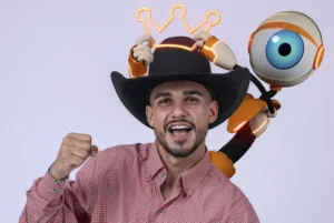 Quem está no sexto Paredão do BBB 25: Diogo Almeida, Vilma e Vitória Strada. Eles disputam a permanência na casa mais vigiada do Brasil! Diogo Almeida começou..