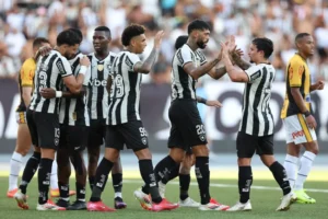 Jogadores do Botafogo celebram gol em amistoso com o Novorizontino, antes da estreia pelo Brasileirão contra o Palmeiras (Foto: Vitor Silva/Botafogo)